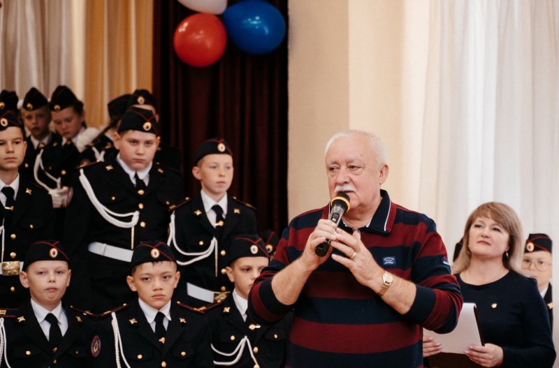 Сотрудники МВД по Республике Крым совместно с общественниками приняли участие в торжественном открытии кадетских классов